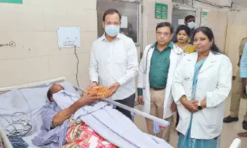 Sajjanar meets assaulted bus driver, warns of stern action against self-styled vigilantes