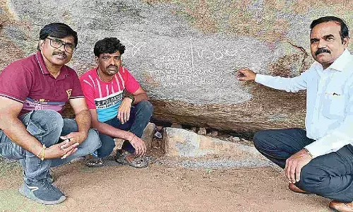 3,000-yr-old copper age cave painting and inscription discovered in Gangavathi