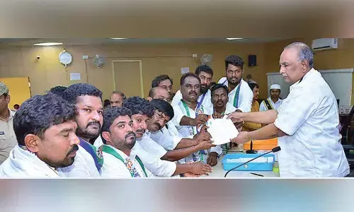 YSRCP stages ‘Yuvatha Poru’ protest, demands job promises fulfillment
