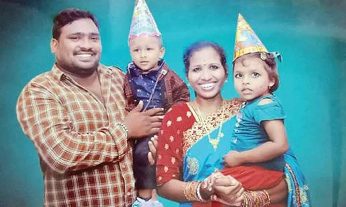 Woman jumps into well with two kids Woman jumps into well with two kids