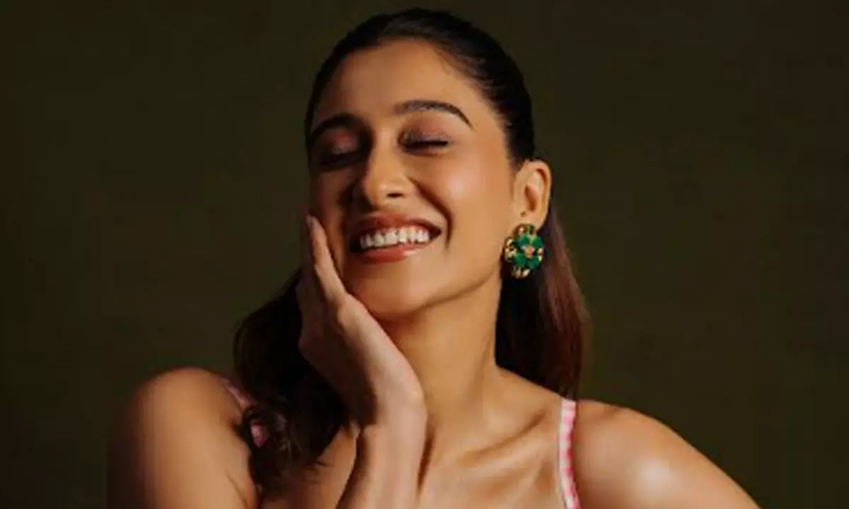 Regina Cassandra radiates playful charm