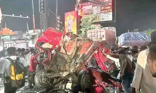 Three die, 16 hurt as lorry hits stationary vehicles