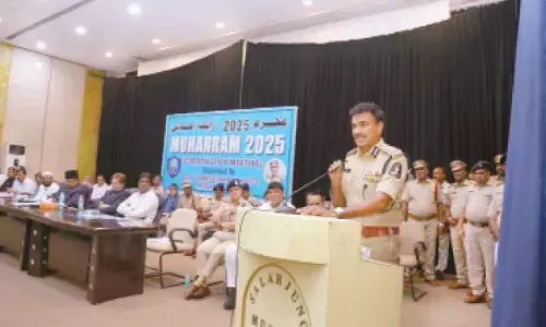 Top cop holds meet for peaceful Moharram procession