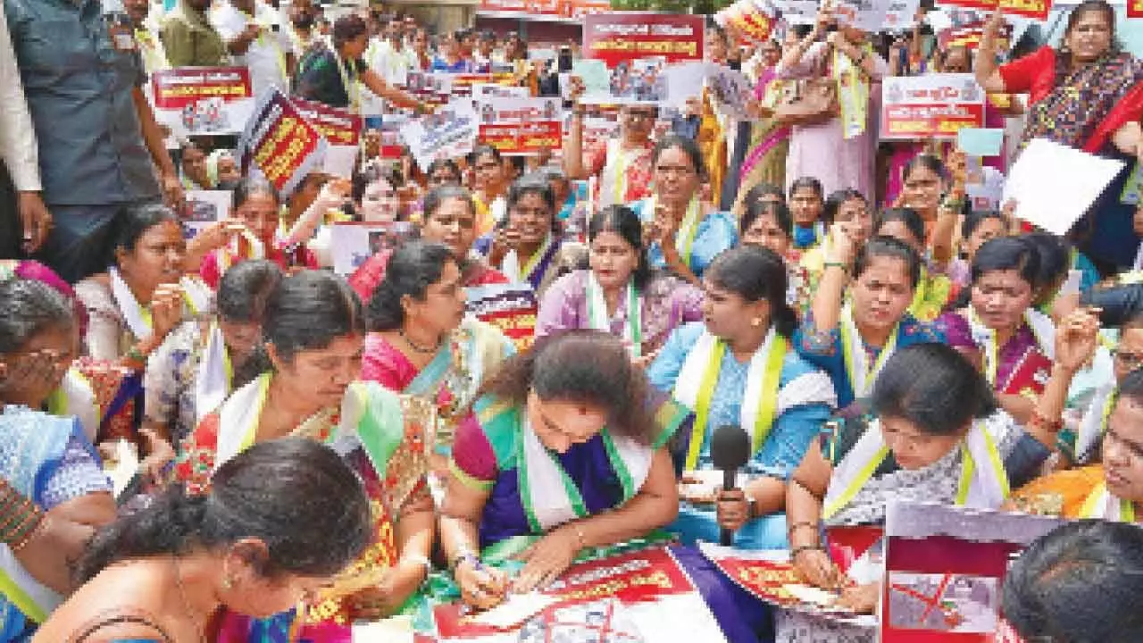 Hold assembly session to discuss Cong poll promises: Kavitha to CM