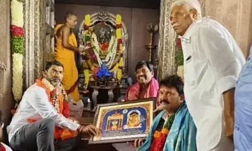 AICC Leaders Visit Sri Jogulamba Temple on Amavasya; Participate in Chandi Homam with Devotees