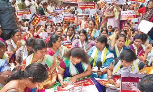 Hold assembly session to discuss Cong poll promises: Kavitha to CM