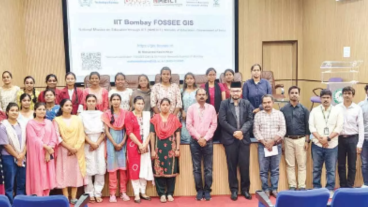 Workshop held at SKLTHU on free, open-source software on horticulture Workshop held at SKLTHU on free, open-source software on horticulture