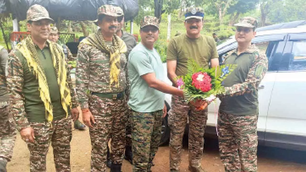 DIG Suraj Pal Verma visits 212 and 217 Battalions in Kistaram Axis CG