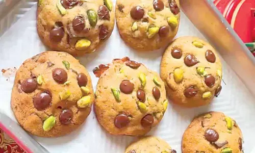 Nutty meets sweet: Pistachioocolate cookies