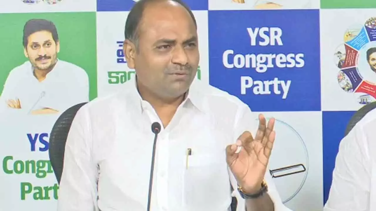 Naidu flayed for ‘defaming’ Jagan over Singaiah death Naidu flayed for ‘defaming’ Jagan over Singaiah death