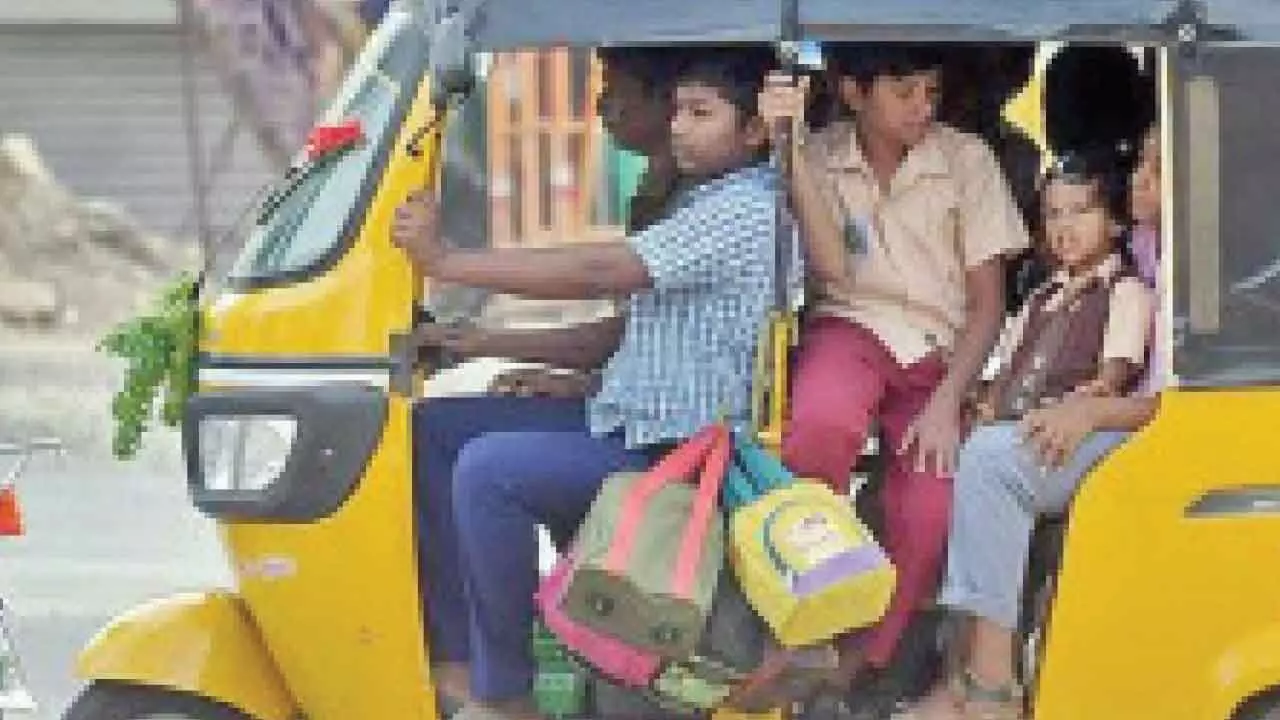 Autos ferrying schoolkids violate safety norms under the nose of cops