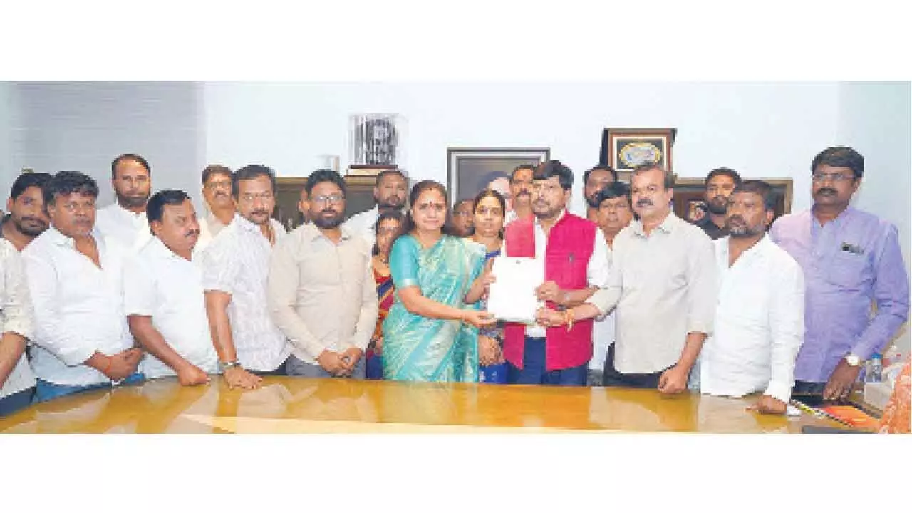 Kavitha holds talks with Union Minister Athawale over 42% BC quota Kavitha holds talks with Union Minister Athawale over 42% BC quota