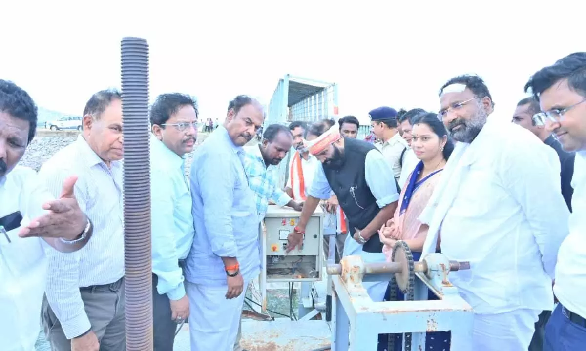 Government Prioritizes Irrigation: Restoration of Old Projects and Boost to Water Security, Says Minister Uttam Kumar Reddy