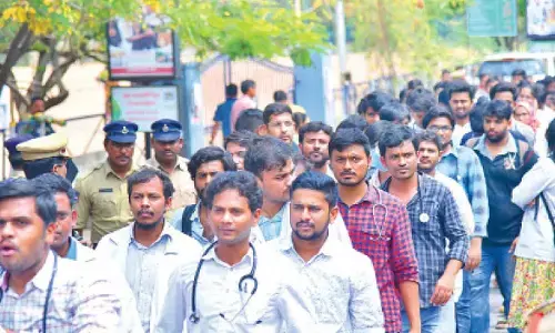 Jr doctors warn of indefinite strike if demands are not met by Monday