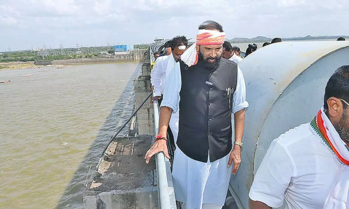 BRS doing propaganda on Jurala, Manjeera: Uttam