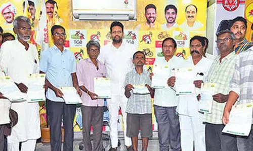 Min Bharath distributes CMRF cheques