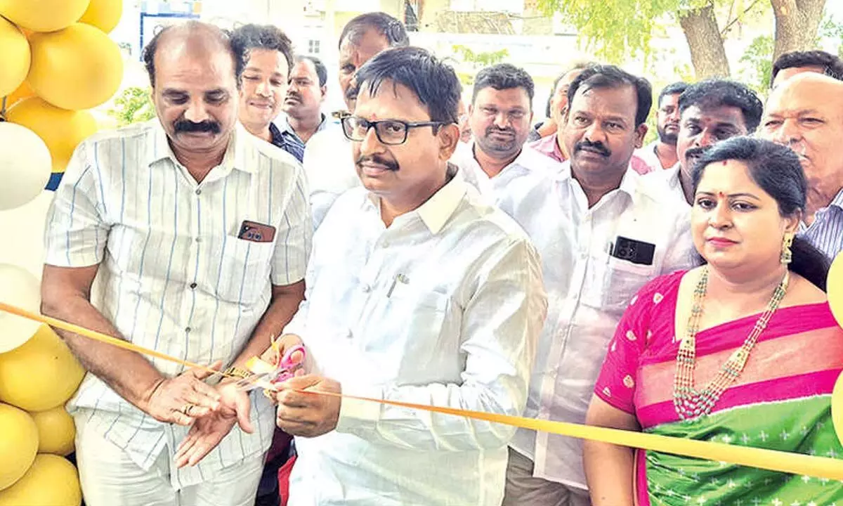 Yennam inaugurates Geetham High School Yennam inaugurates Geetham High School