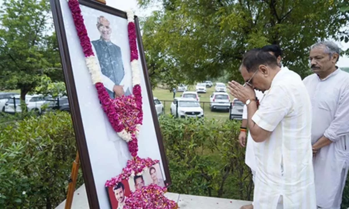 Delhi BJP pays tribute to former CM Sahib Singh Verma on his 18th death anniversary Delhi BJP pays tribute to former CM Sahib Singh Verma on his 18th death anniversary