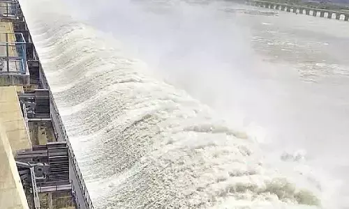 Heavy inflow into Narayanpur dam triggers flood threat in Raichur region