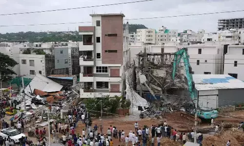 HYDRAA Removes Illegal Huts at Sunnam Cheruvu, People Protest