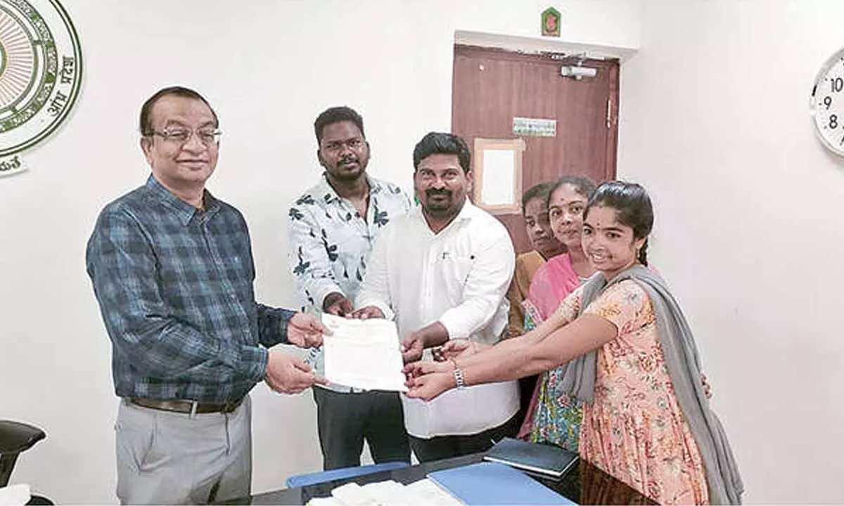 DYFI demands solution for language volunteers’ issues DYFI demands solution for language volunteers’ issues