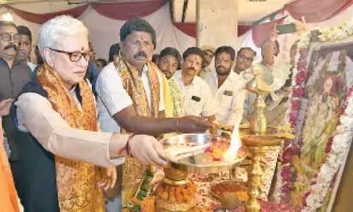 Festivities begin: Governor offers ‘Bangaru Bonam’ in Delhi