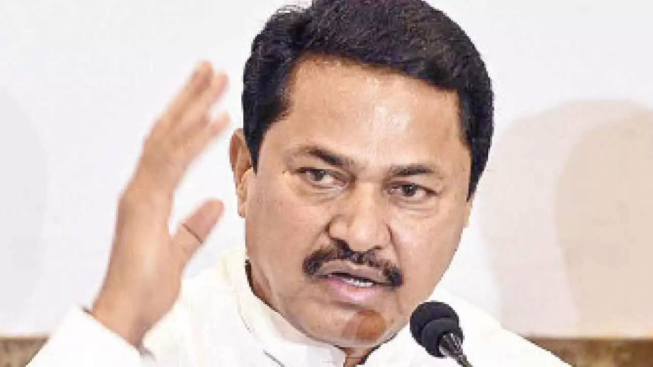 Ex-Maha Speaker climbs podium, suspended Ex-Maha Speaker climbs podium, suspended