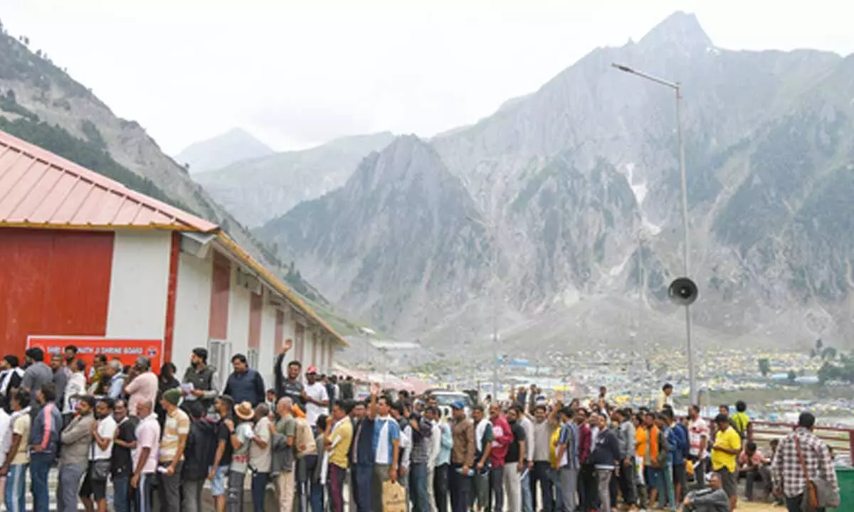 Locals receive first batch of Amarnath Yatra pilgrims with warmth in Kashmir Locals receive first batch of Amarnath Yatra pilgrims with warmth in Kashmir