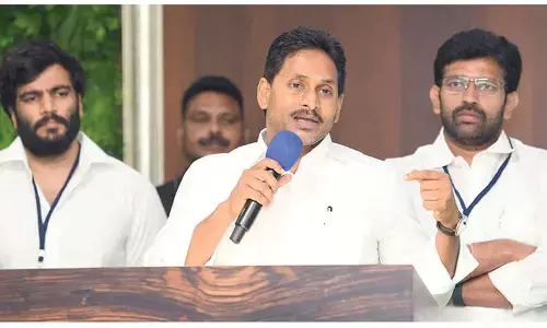 Jagan urges party youth wing to be active on social media
