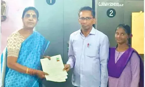 Teacher enrols daughter in municipal school