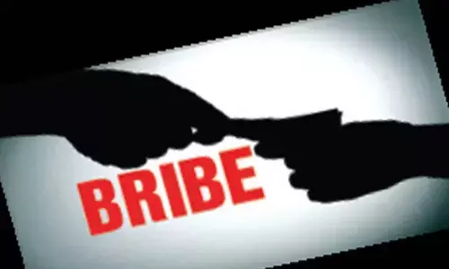 GHMC official caught red handed accepting bribe