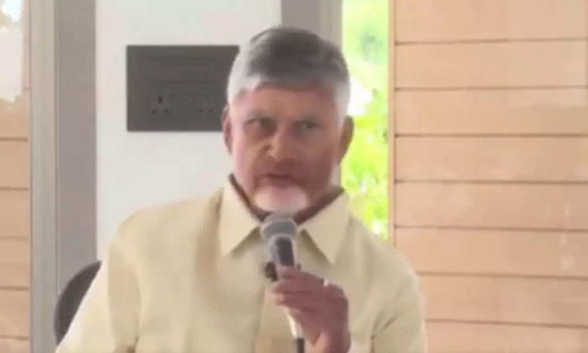 Chandrababu meets mango farmers in Kuppam, addresses concerns Chandrababu meets mango farmers in Kuppam, addresses concerns