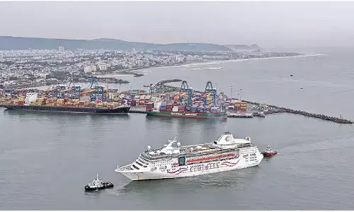 ‘MV Empress’ makes its way to Vizag