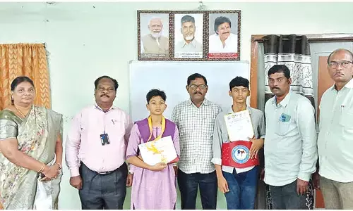 Rajamahendravaram students win gold medals