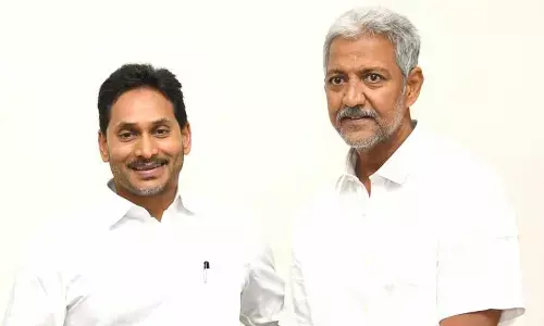 Former MLA Vallabhaneni Vamsi meets YS Jagan after release from jail
