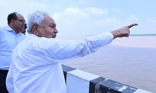 CM Nitish inspects rising Ganga water level in Patna