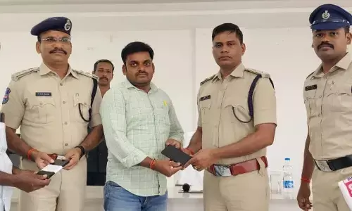 SP Srinivasa Rao Hands Over 52 Recovered Mobile Phones, Urges Public to Use CEIR Portal for Lost Devices