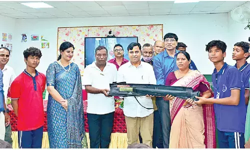 Students encouraged to take up hockey