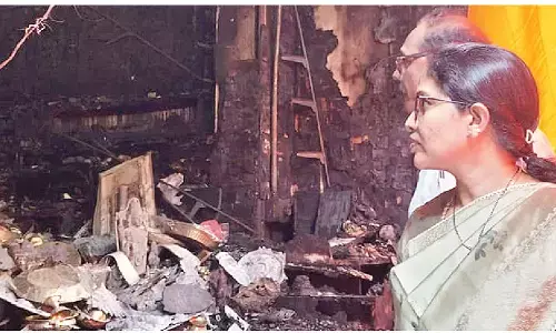 Fire near Govindaraja Swamy temple triggers panic