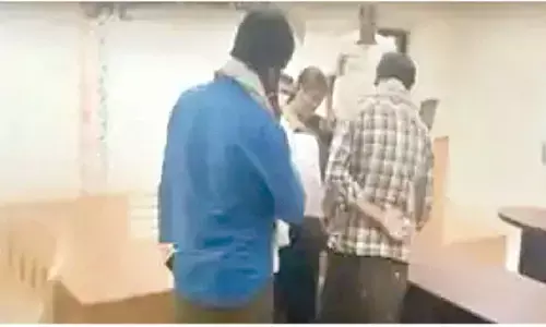 ACB officers in disguise raid Anantapur Market Yard