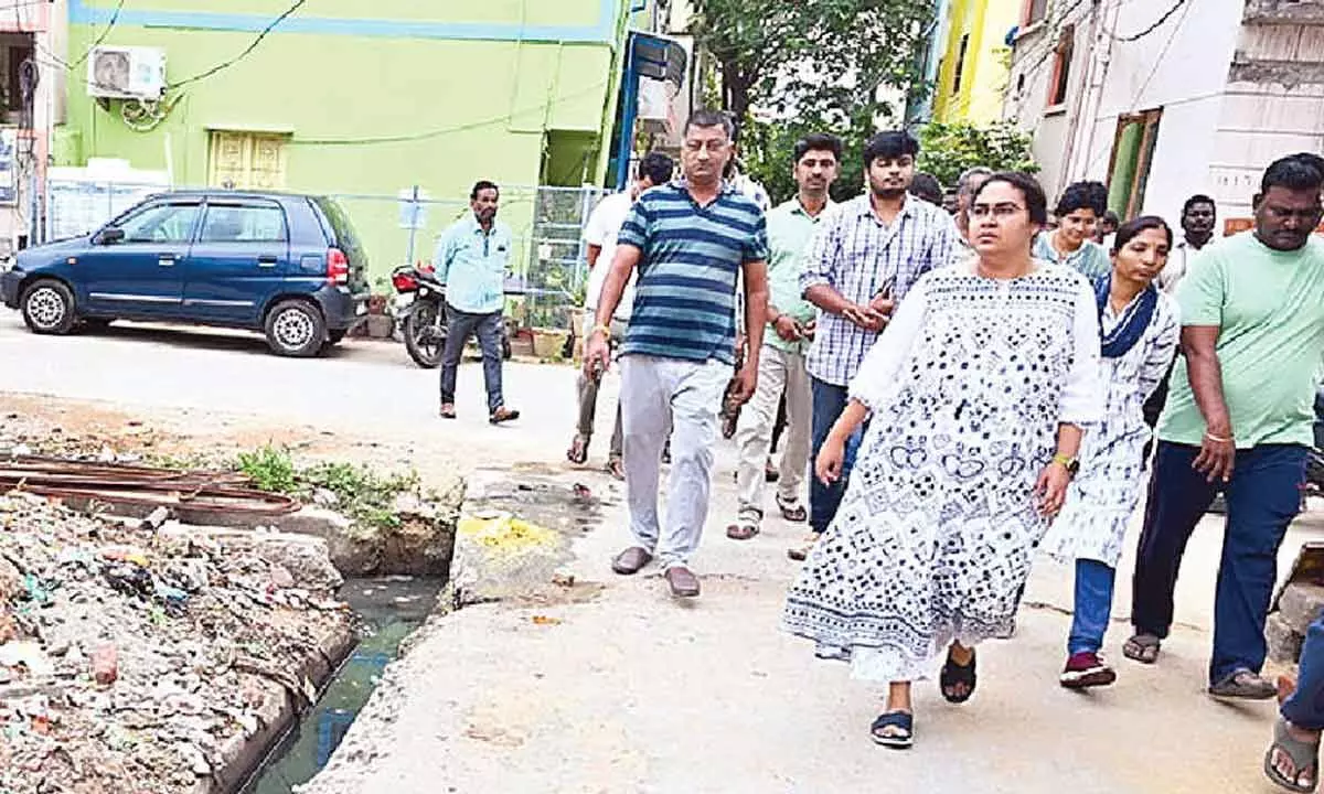 Officials told to levy penalty for littering on roads Officials told to levy penalty for littering on roads