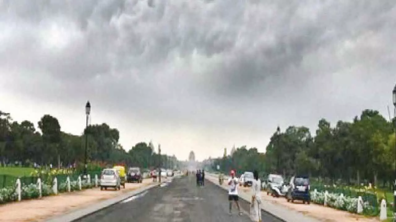 Delhi sees cloudy skies, light rain; orange alert issued Delhi sees cloudy skies, light rain; orange alert issued