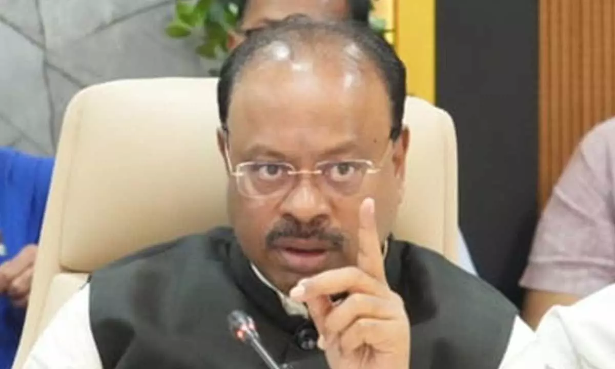 BJP and Shiv Sena hit out at Uddhav Thackeray, spare Raj Thackeray BJP and Shiv Sena hit out at Uddhav Thackeray, spare Raj Thackeray