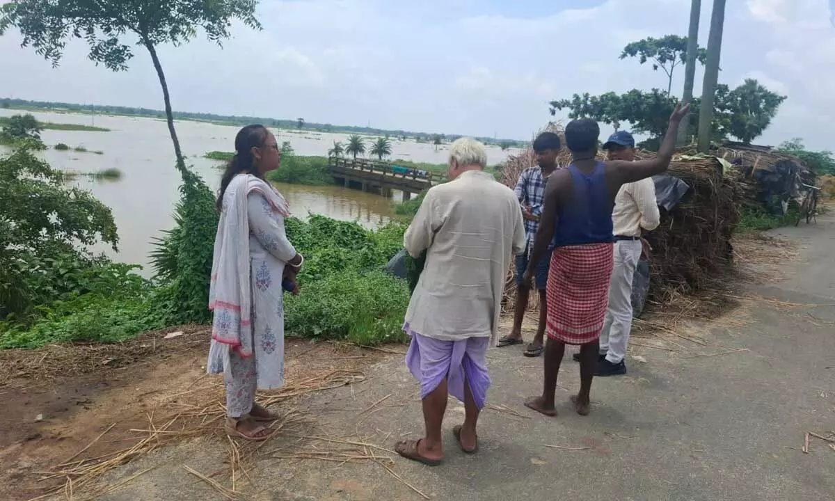 Admin speeds up flood relief work in Balasore Admin speeds up flood relief work in Balasore
