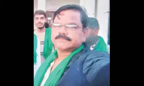 Farmer dies of heart attack on way to protest