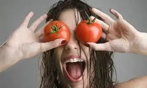 Tame Monsoon Frizz Naturally with This DIY Tomato Hair Mask