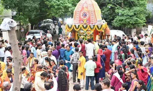 Devotees pull chariot as Jagannath, Balabhadra and Subhadra return to main temple