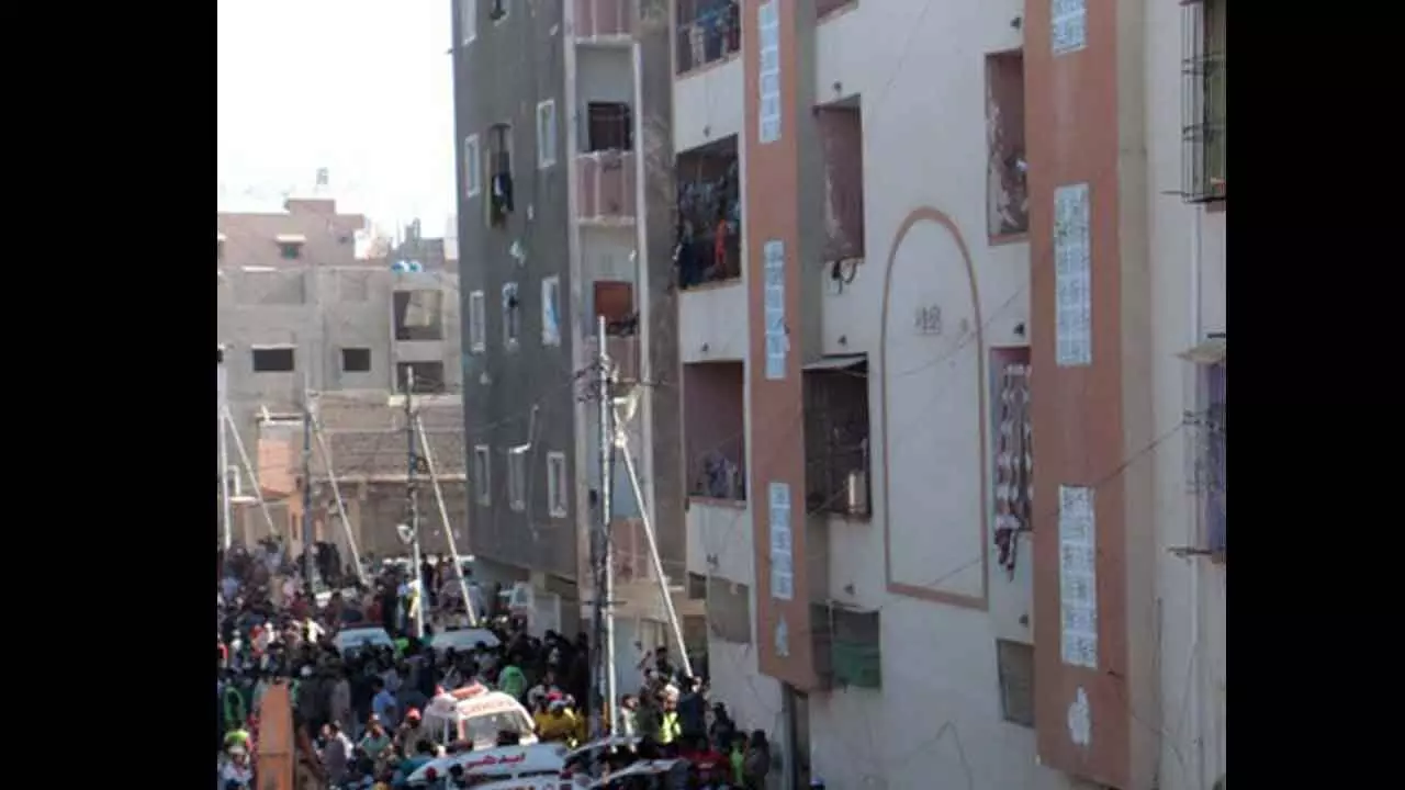 Pakistan: Death toll in building collapse jumps to 27 Pakistan: Death toll in building collapse jumps to 27