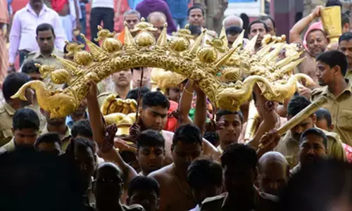 Odisha: Puri witnesses huge influx of devotees on ‘Suna Besha’