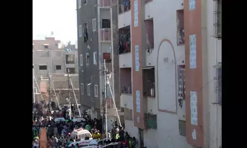 Pakistan: Death toll in building collapse jumps to 27